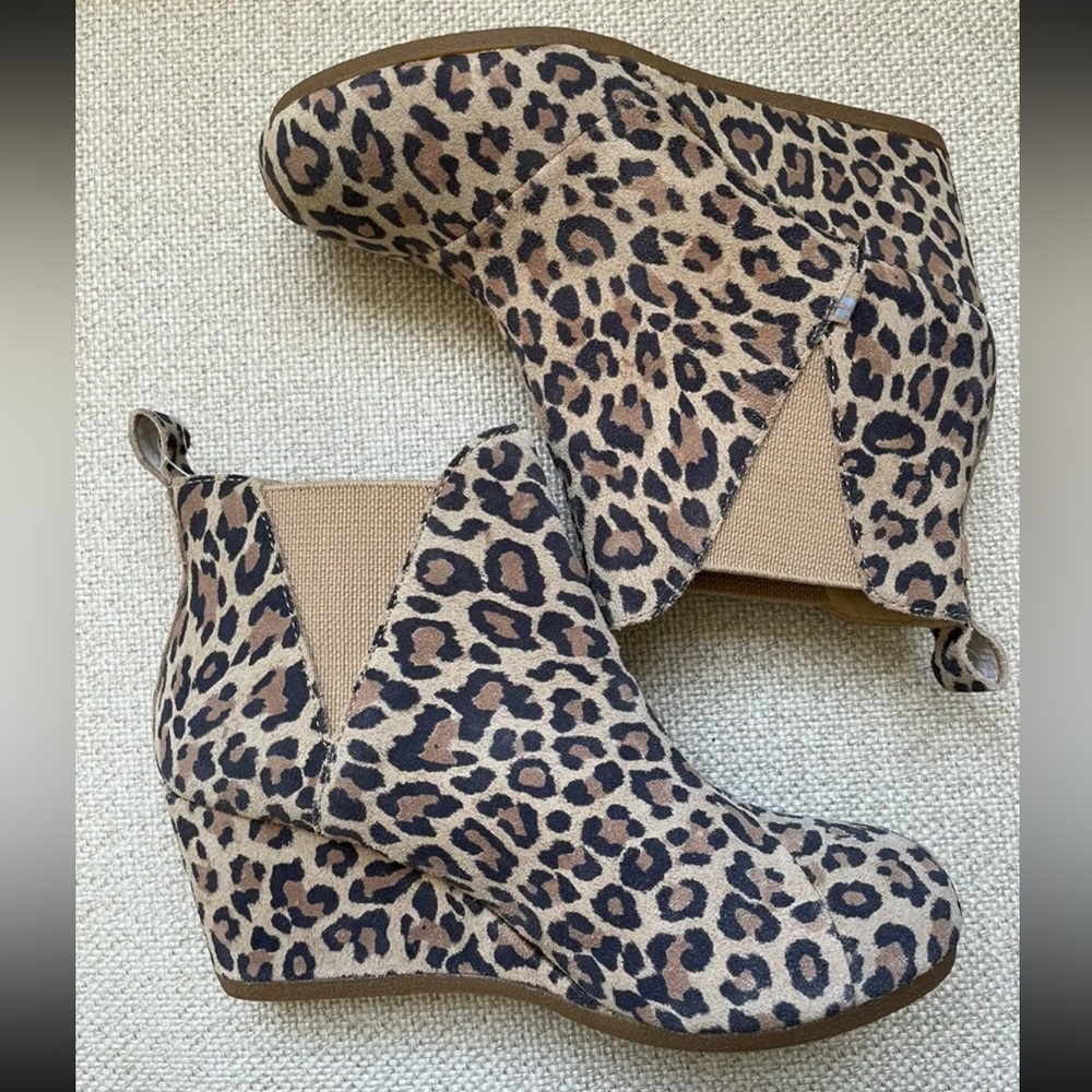 TOMS WOMEN'S KELSEY BOOTIES LEOPARD PRINT - US SIZE 6.5.